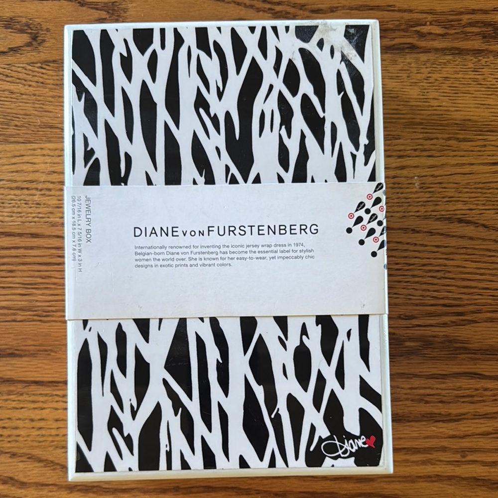 Diane von Furstenberg Abstract Black and White Jewelry Box